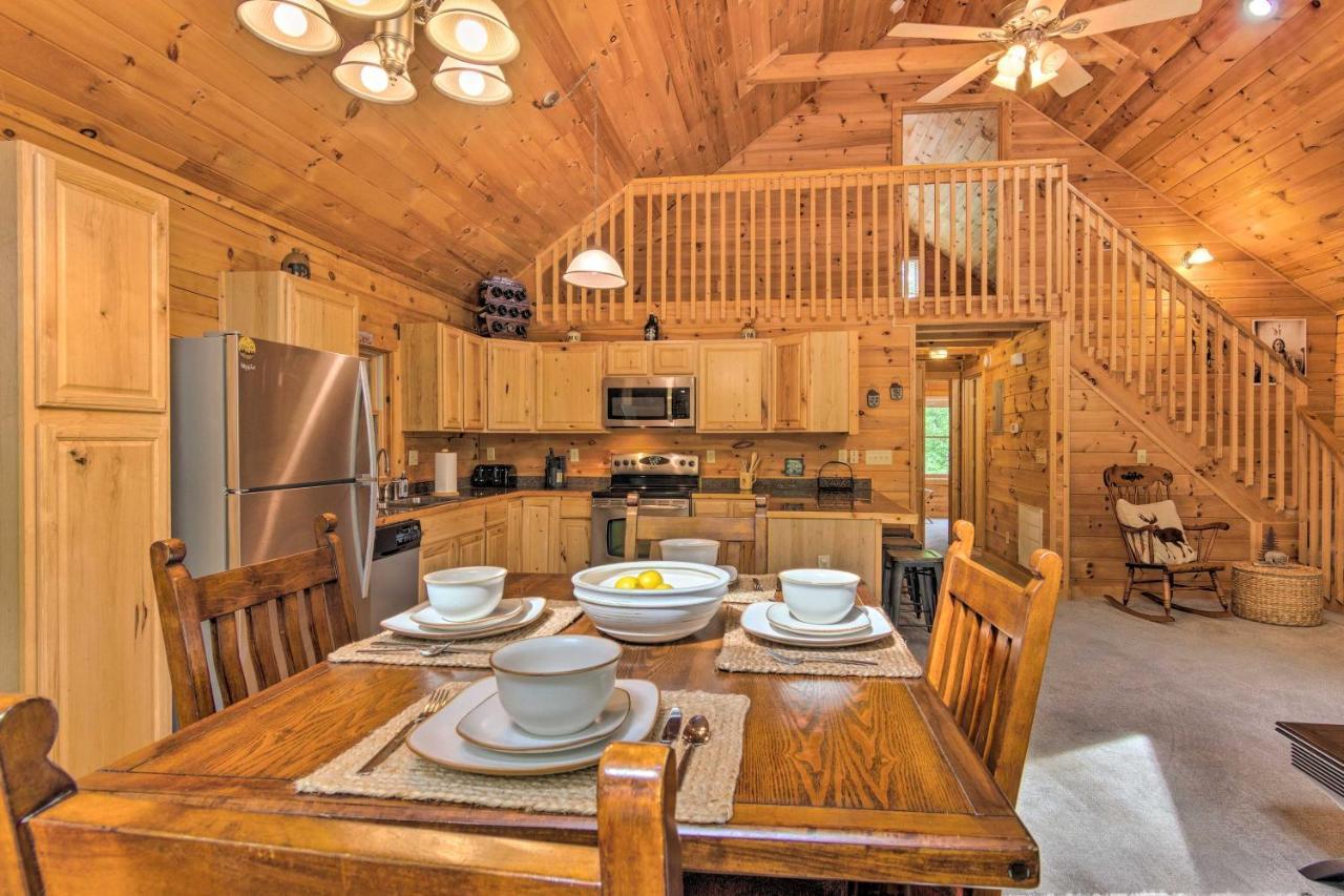Moonshine Manor Cabin With Hot Tub, Near 레이크 루어 외부 사진