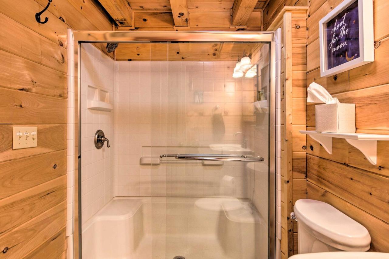 Moonshine Manor Cabin With Hot Tub, Near 레이크 루어 외부 사진