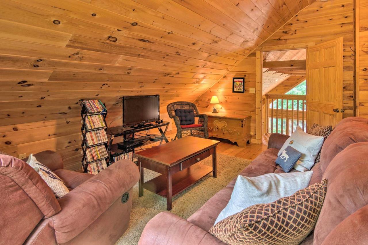 Moonshine Manor Cabin With Hot Tub, Near 레이크 루어 외부 사진