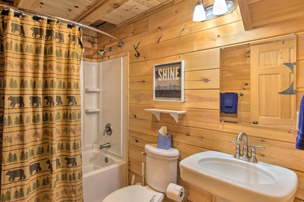 Moonshine Manor Cabin With Hot Tub, Near 레이크 루어 외부 사진