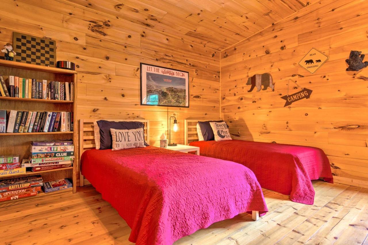 Moonshine Manor Cabin With Hot Tub, Near 레이크 루어 외부 사진