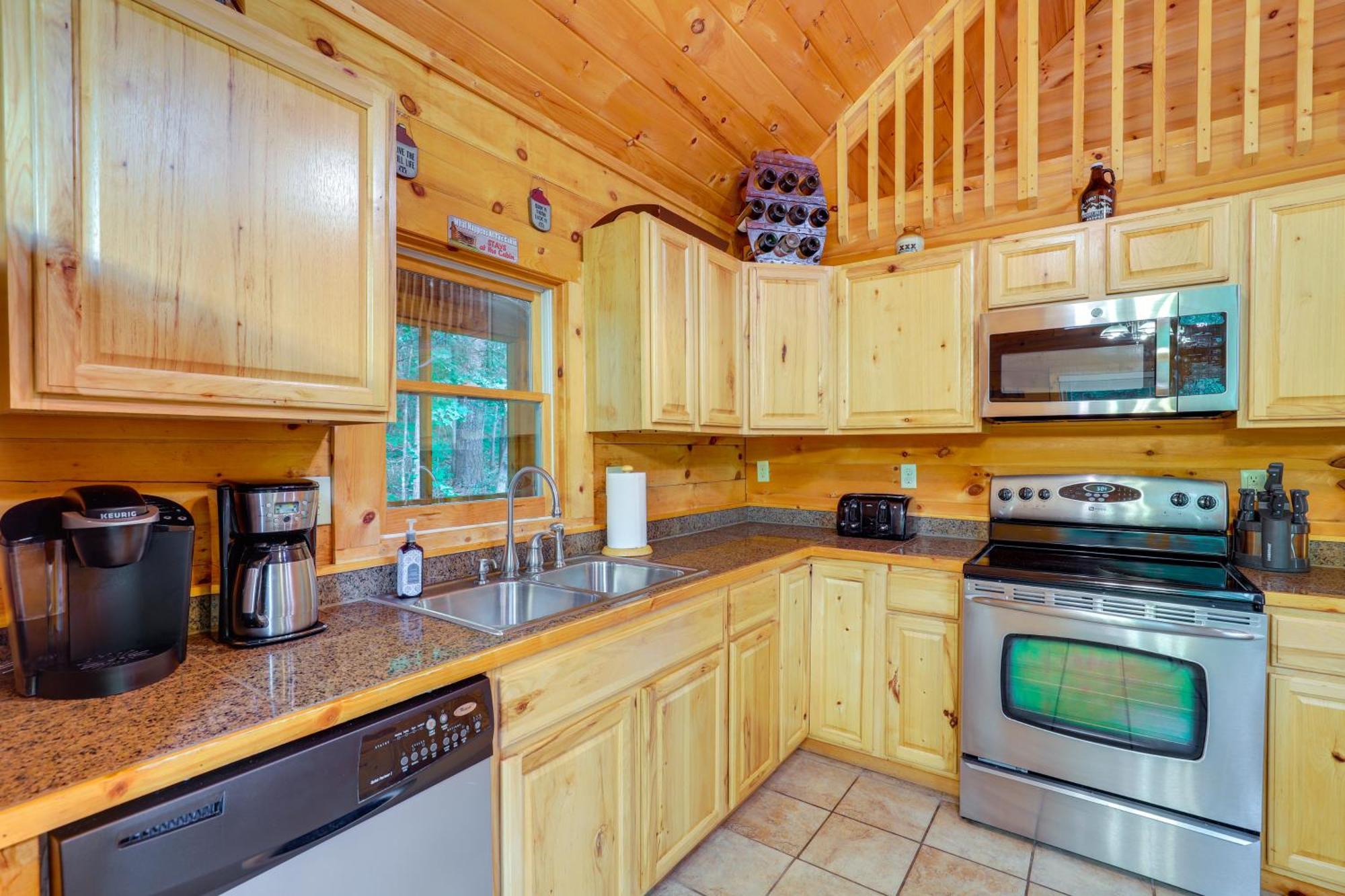 Moonshine Manor Cabin With Hot Tub, Near 레이크 루어 외부 사진