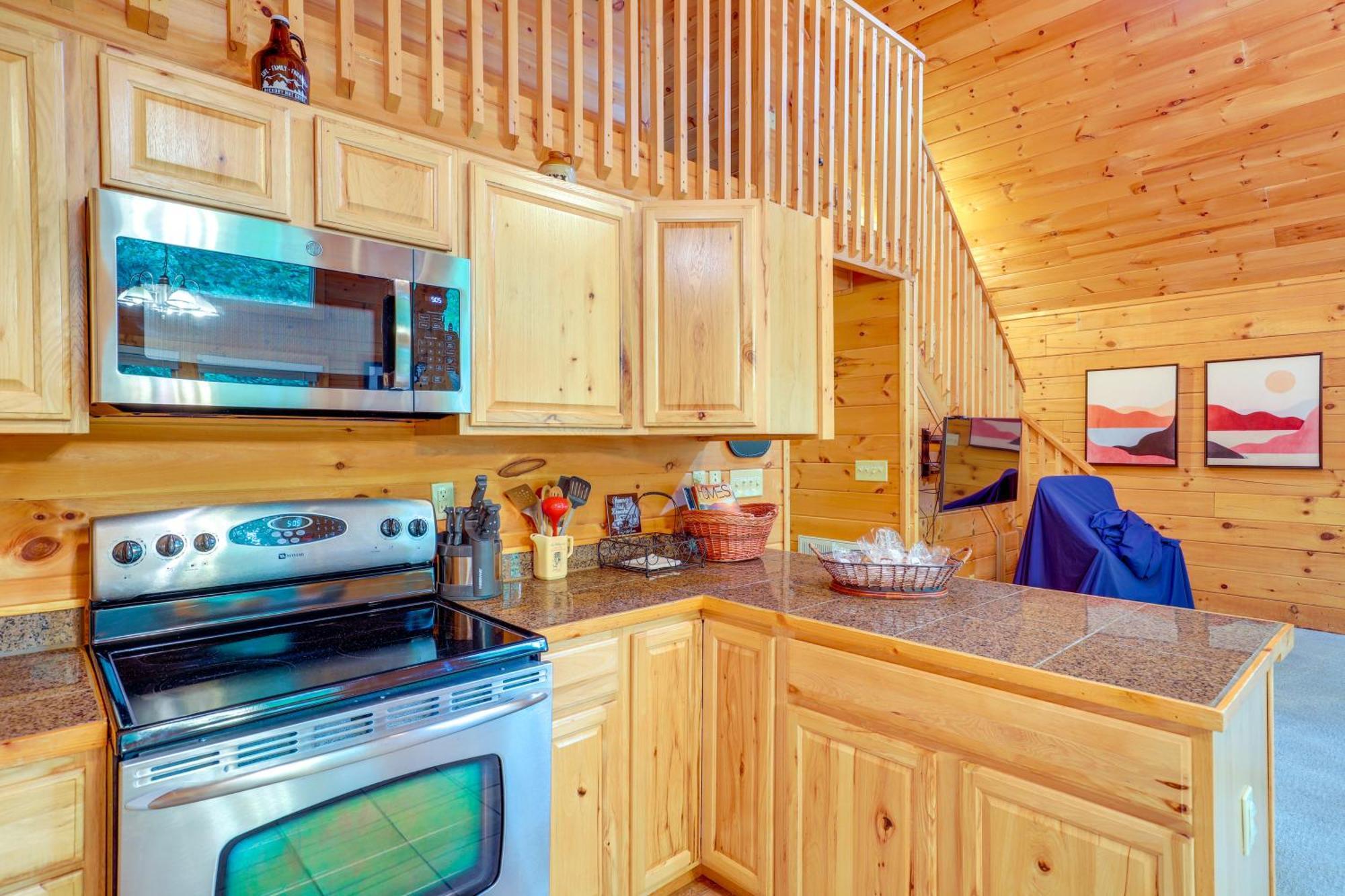 Moonshine Manor Cabin With Hot Tub, Near 레이크 루어 외부 사진