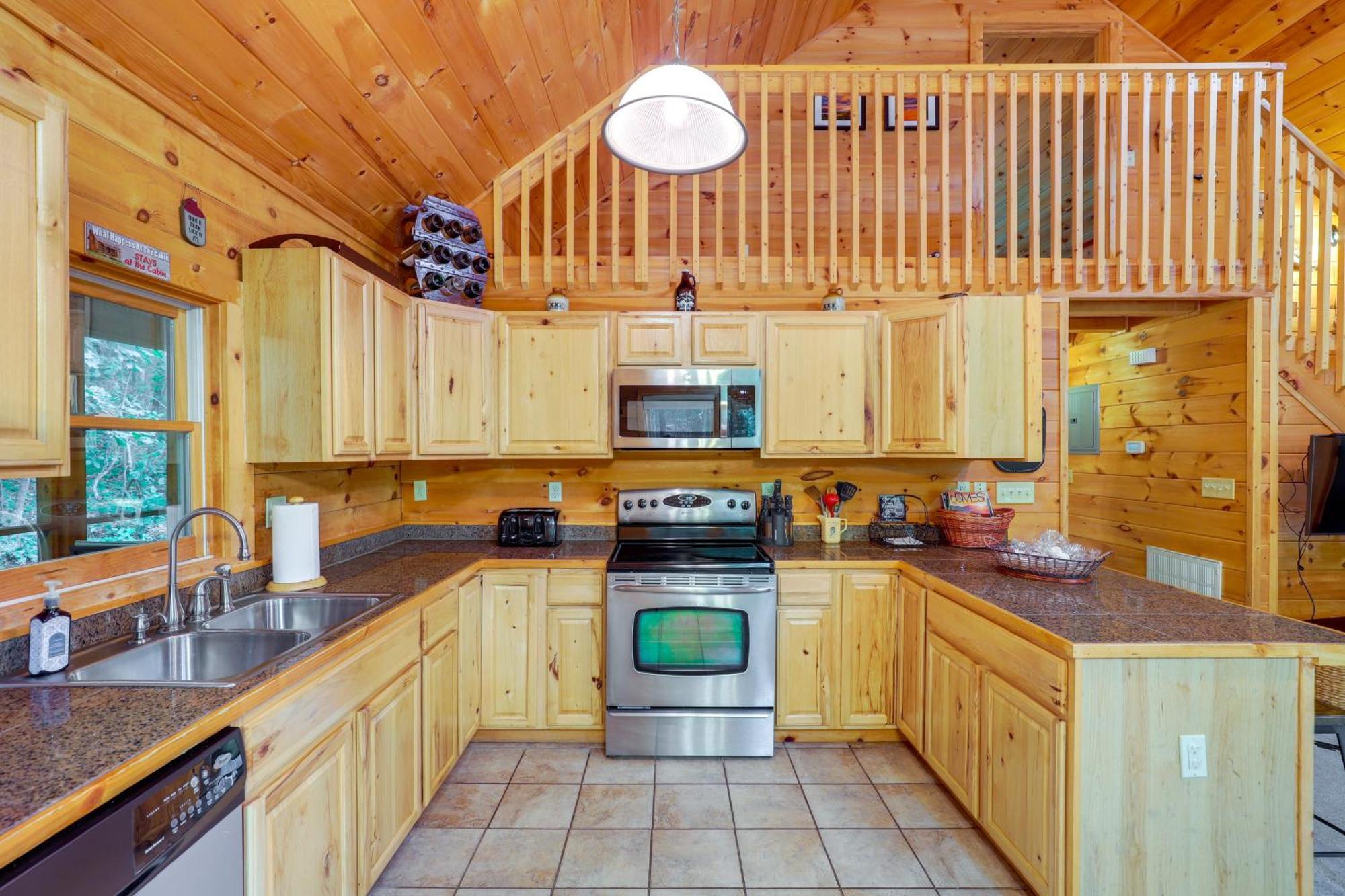 Moonshine Manor Cabin With Hot Tub, Near 레이크 루어 외부 사진